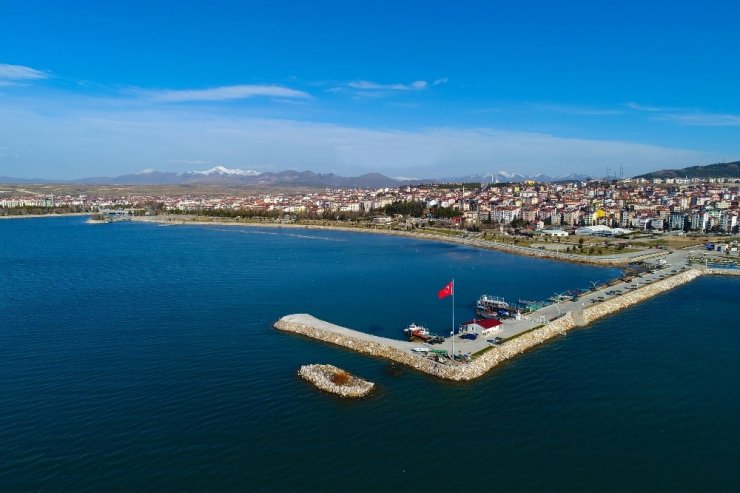 Beyşehir Gölü’nün temizlenmesi çalışmaları masaya yatırıldı