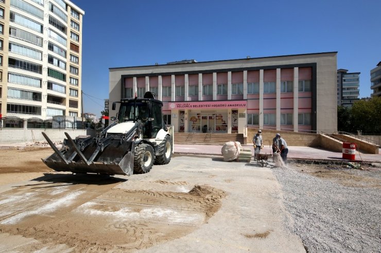 Selçuklu Belediyesi anaokulların çevresini düzenliyor