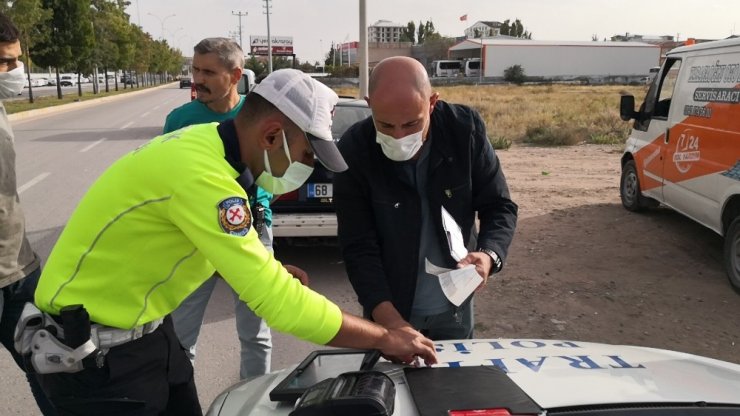 Alkolden ehliyeti alınan sürücü yine trafikte yakalandı