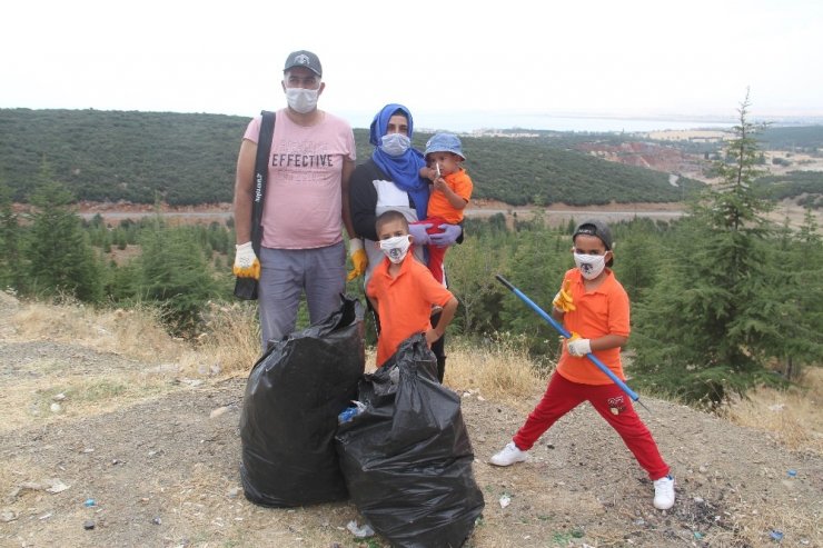 Beyşehir’de gönüllülerden çevre temizliği