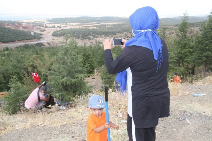 Beyşehir’de gönüllülerden çevre temizliği