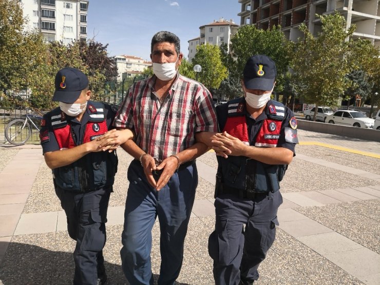 Ağzında emzikli torununun eline silah verip ateş ettirdi