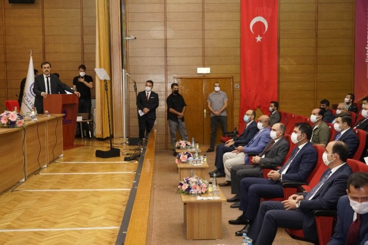 Bakan Kurum, Konya’da özel sektör temsilcileriyle bir araya geldi