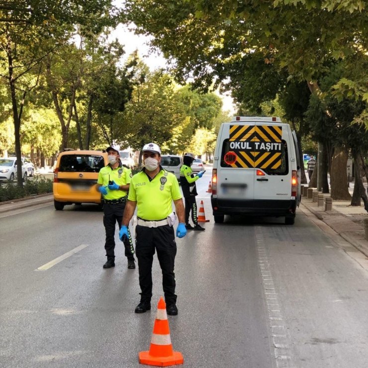 Konya’da 22 araç ve sürücüye 8 bin 636 lira ceza