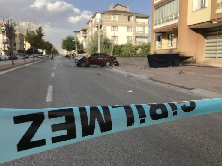 Otomobilin çarptığı baba oğul hayatını kaybetti, anne yaralandı