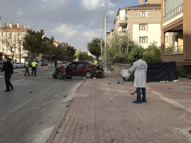 Otomobilin çarptığı baba oğul hayatını kaybetti, anne yaralandı