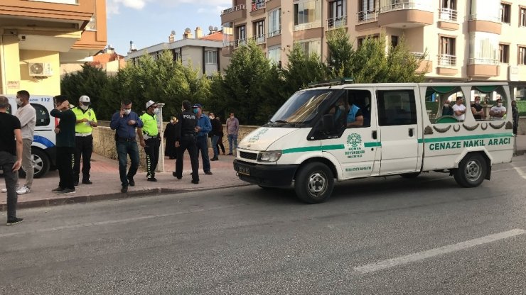 Otomobilin çarptığı baba oğul hayatını kaybetti, anne yaralandı