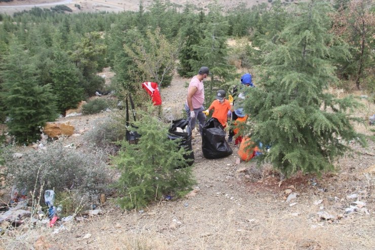 Beyşehir’de doğal alanlardan 315 poşet çöp toplandı