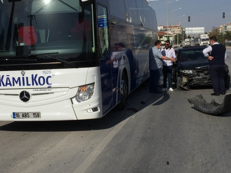 Konya’da üç aracın karıştığı kaza ucuz atlatıldı