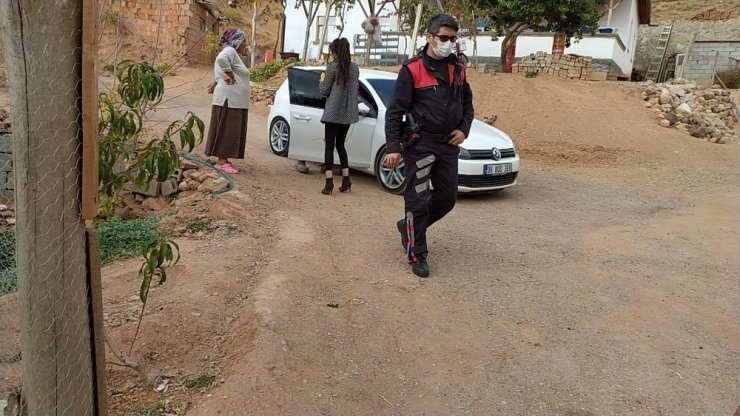 Kaçırılmak istenen kız son anda polis ekiplerince kurtarıldı