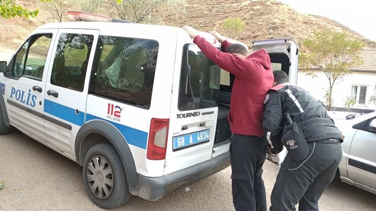 Kaçırılmak istenen kız son anda polis ekiplerince kurtarıldı