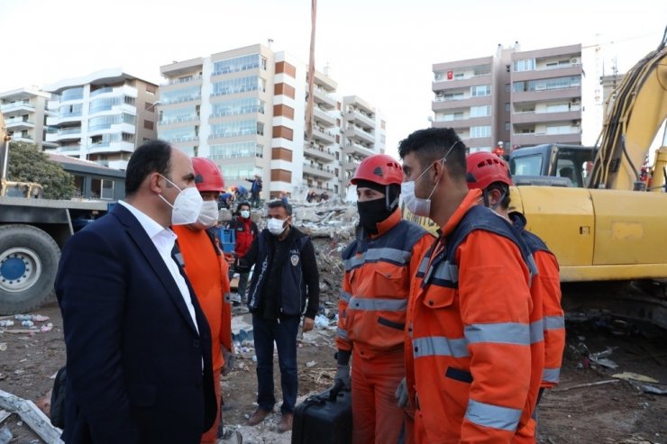 Başkan Altay İzmir’de deprem bölgesini ziyaret etti