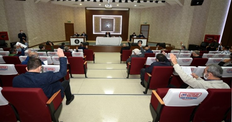 Başkan Pekyatırmacı: “Kalbimiz İzmirli vatandaşlarımızla birlikte atıyor”