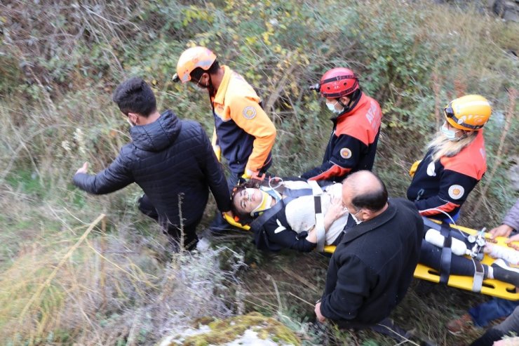Sağlık çalışanlarının bulunduğu otomobil Ihlara Vadisi’ne uçtu