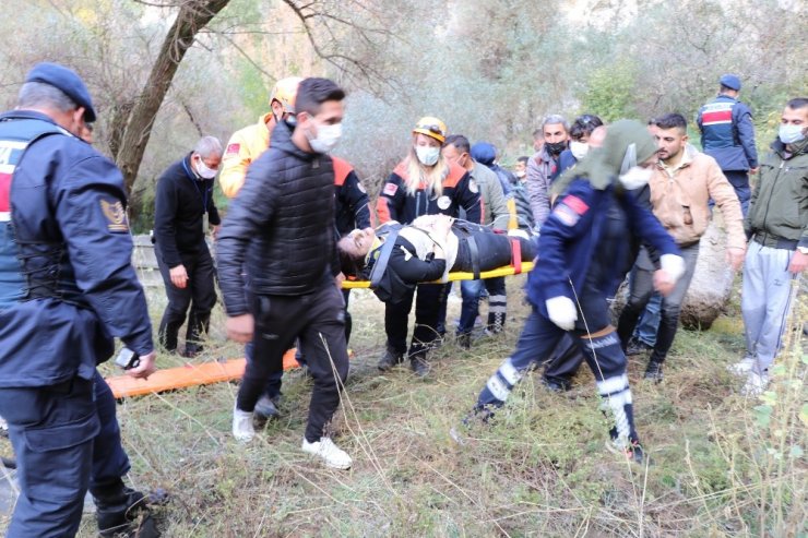 Sağlık çalışanlarının bulunduğu otomobil Ihlara Vadisi’ne uçtu