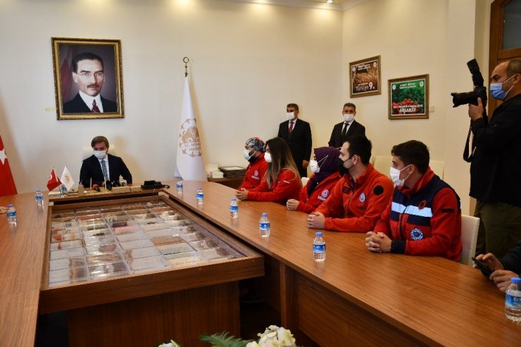 Aksaray’a dönen UMKE ekibine Vali Aydoğdu’dan başarı belgesi