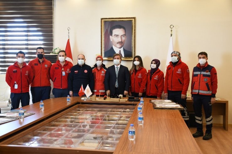 Aksaray’a dönen UMKE ekibine Vali Aydoğdu’dan başarı belgesi