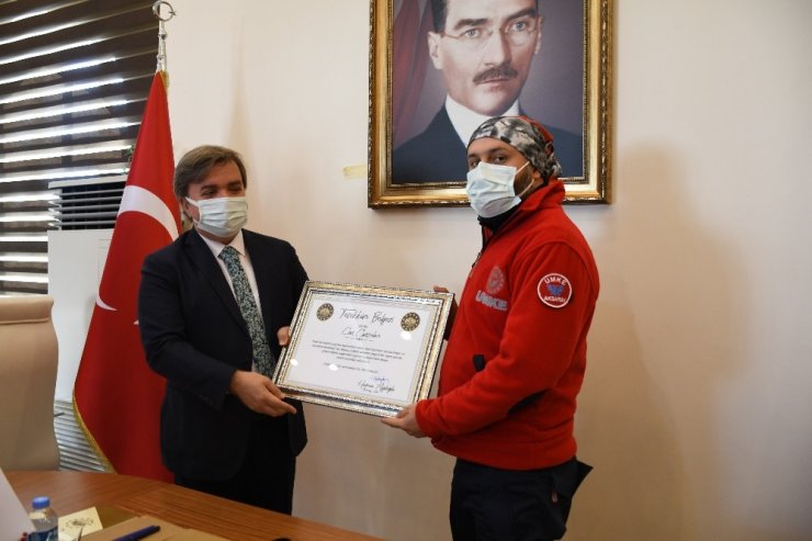 Aksaray’a dönen UMKE ekibine Vali Aydoğdu’dan başarı belgesi