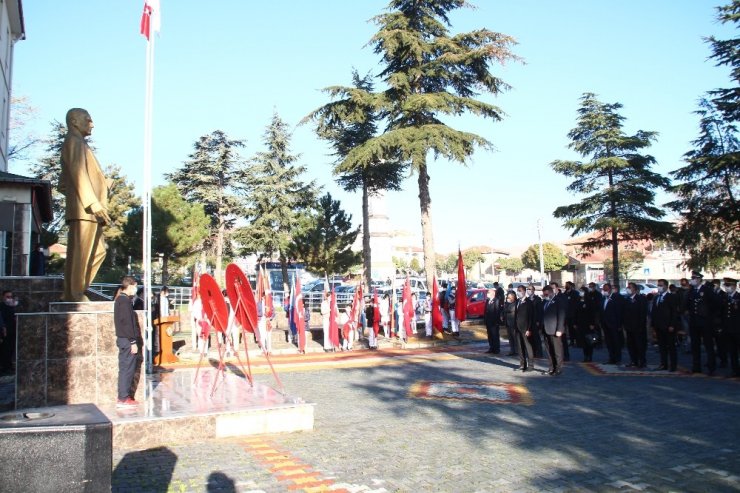 Yunak’ta Atatürk ebediyete intikalinin 82’ici yıldönümünde anıldı