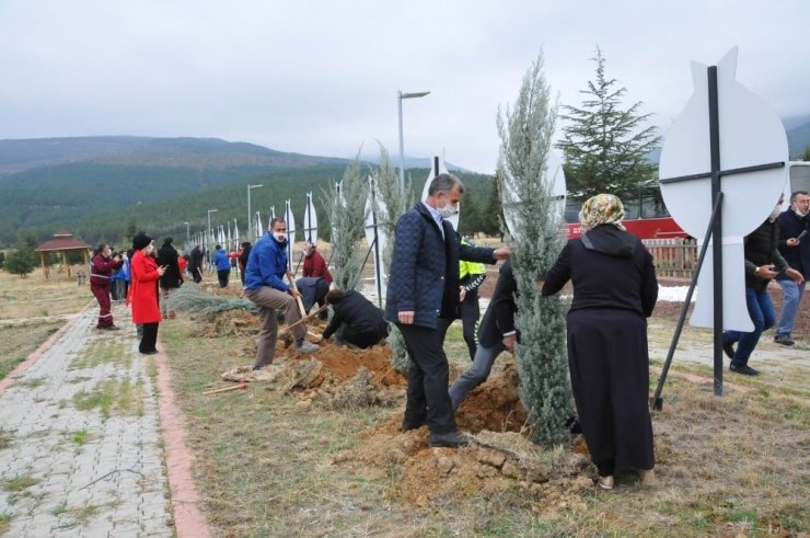 (Güncelleme) Akşehir’de 54 şehit için 54 fidan toprakla buluşturuldu