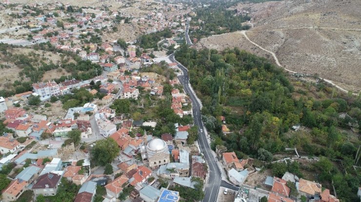 Başkan Kavuş: “Asfaltsız tek bir metre yol kalmayıncaya kadar durmayacağız”