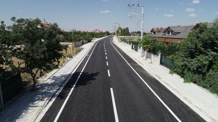 Başkan Kavuş: “Asfaltsız tek bir metre yol kalmayıncaya kadar durmayacağız”