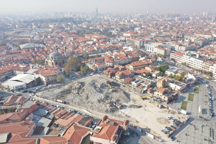 Konya’da tarihi dönüşüm için Mevlana Çarşısı’nın yıkımı tamamlandı