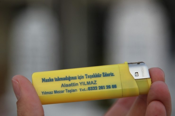 Mezar taşı ustasından ilginç korona virüs mesajı: "Maske takmadığınız için teşekkür ederiz"