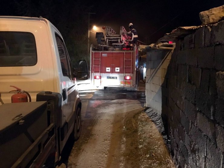 Babasıyla tartışıp evde yangın çıkardı