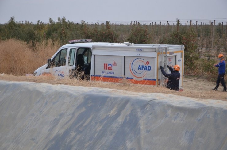 Havuza düşen genci kurtaran ağabeyi ve arkadaşı boğuldu