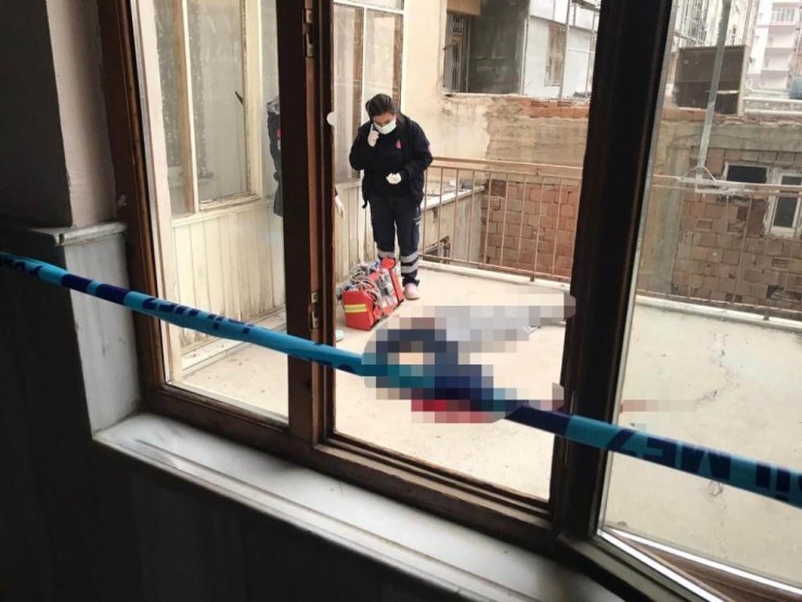 Konya’da apartman boşluğunda şüpheli ölüm