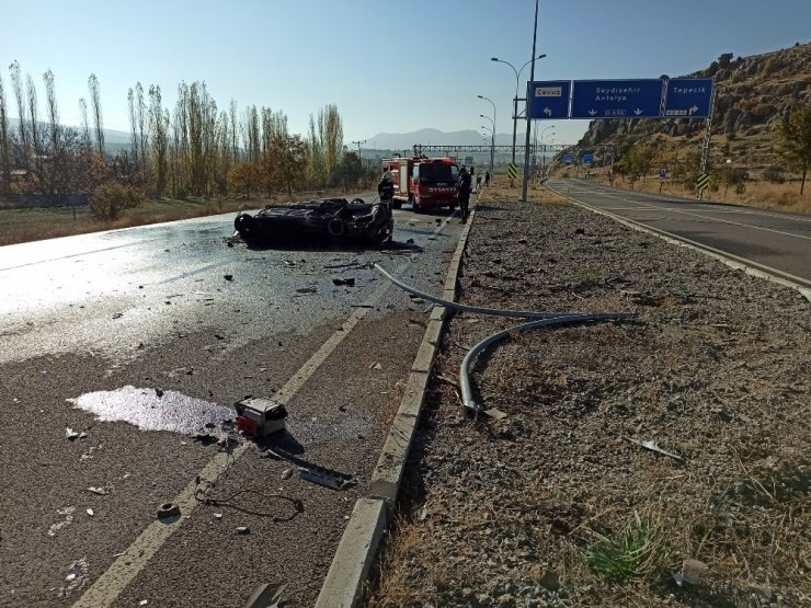 Yanan otomobilden son anda kurtarıldı