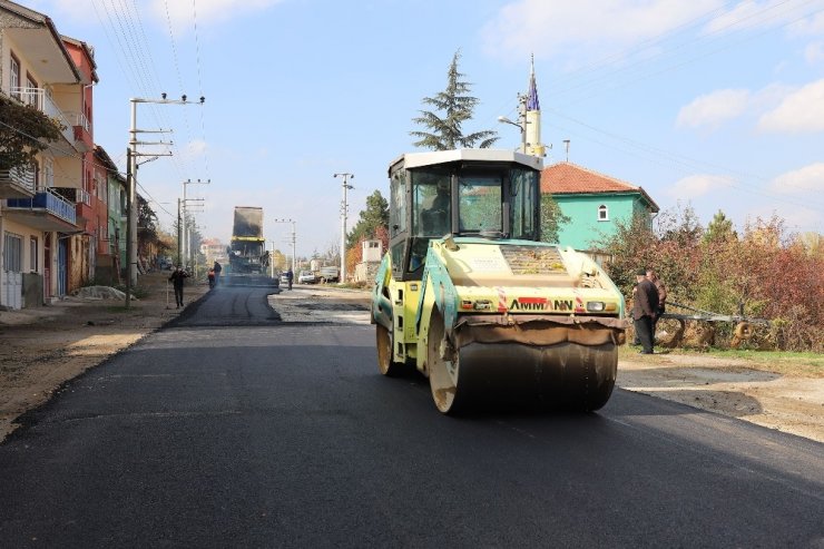 Büyükşehir’den Doğanhisar’da asfalt çalışması