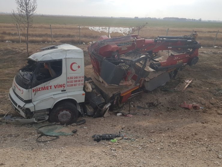 Konya’da devrilen vincin sürücüsü yaralandı