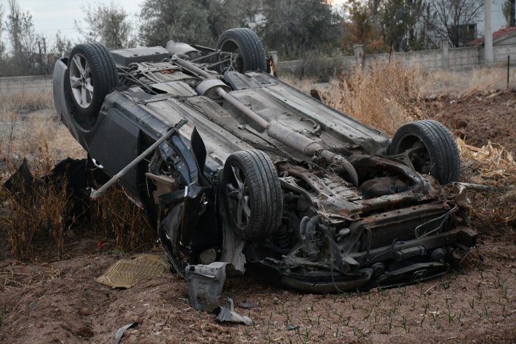 Takla atan otomobilin sürücüsü ağır yaralandı