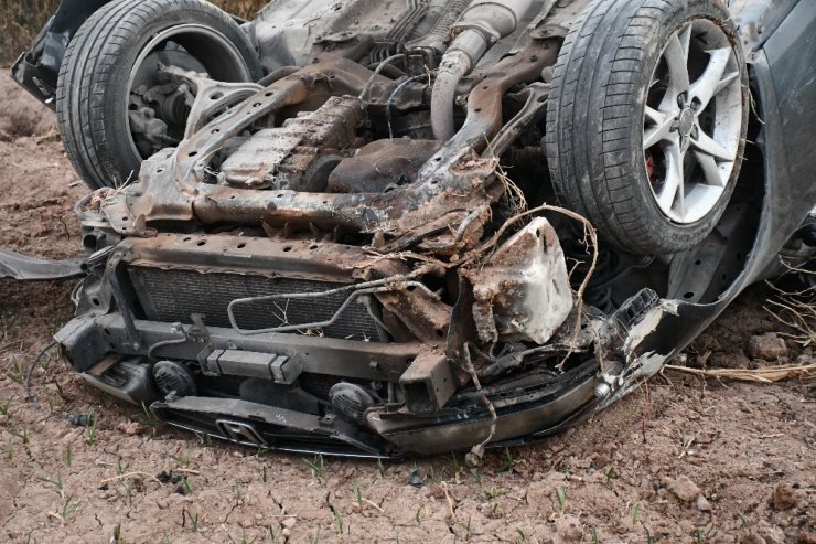 Takla atan otomobilin sürücüsü ağır yaralandı