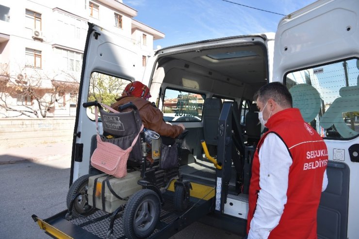 Belediye 10 yıldır engelini aşmasına yardımcı oluyor