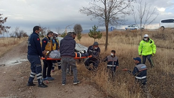 Otomobil şarampole takla attı: 1 ölü, 1 yaralı