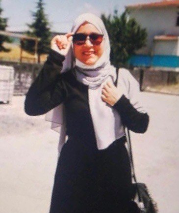 4 aylık eşini boğazından bıçaklayarak öldürdü