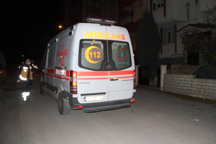 4 aylık eşini boğazından bıçaklayarak öldürdü