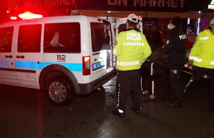 Kısıtlamaya uymayan maskesiz alkollü sürücü basına saldırdı, polisi iterek tehdit etti