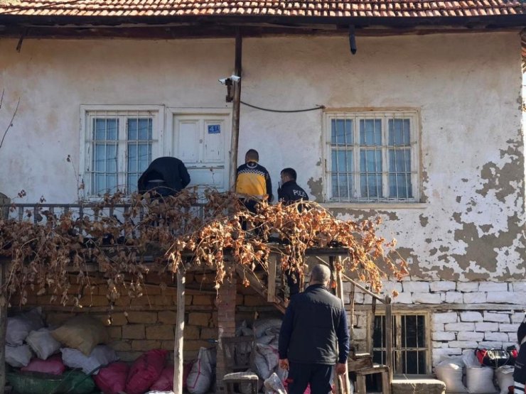 Avukat evinde ölü bulundu