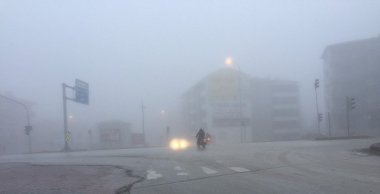 Kulu’da trafiğe sis engeli