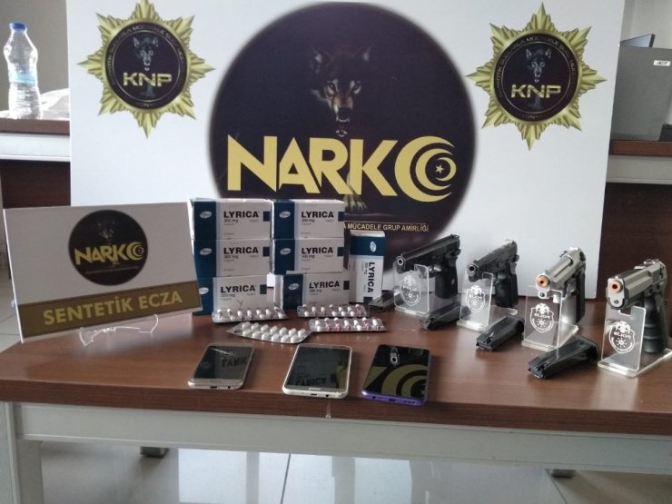 Eczacı kalfası uyuşturucu hap ticaretinden gözaltına alındı