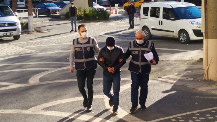 Eczacı kalfası uyuşturucu hap ticaretinden gözaltına alındı