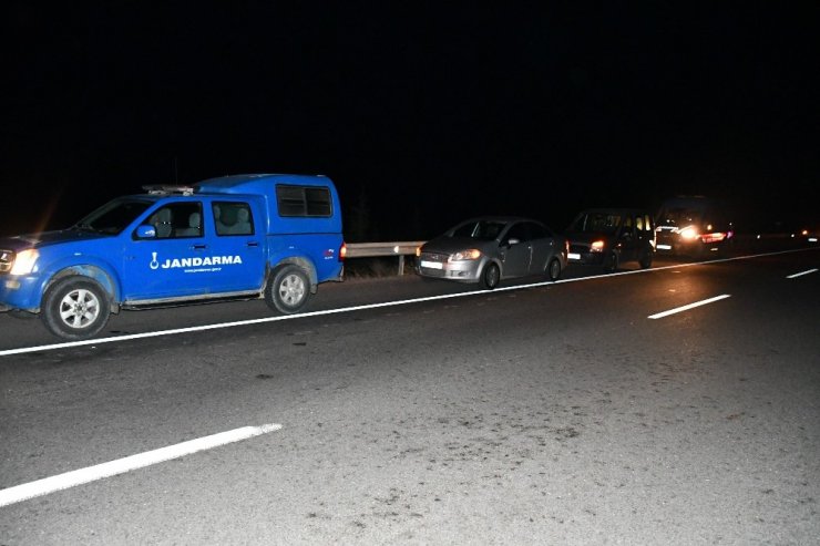 Tüfekten çıkan saçmalar Nevşehir Belediye Başkanı Arı’nın aracına isabet etti