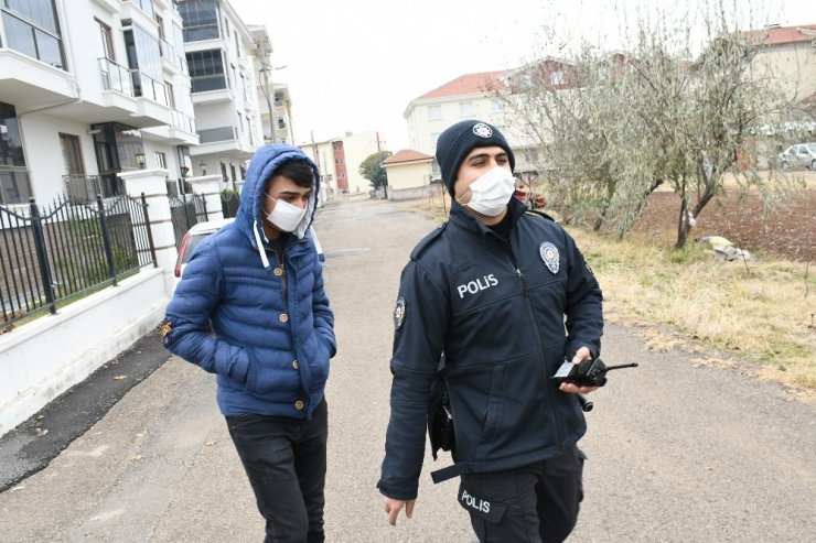 Kısıtlamaya uymayan genç tescilsiz motosikletle yakalandı