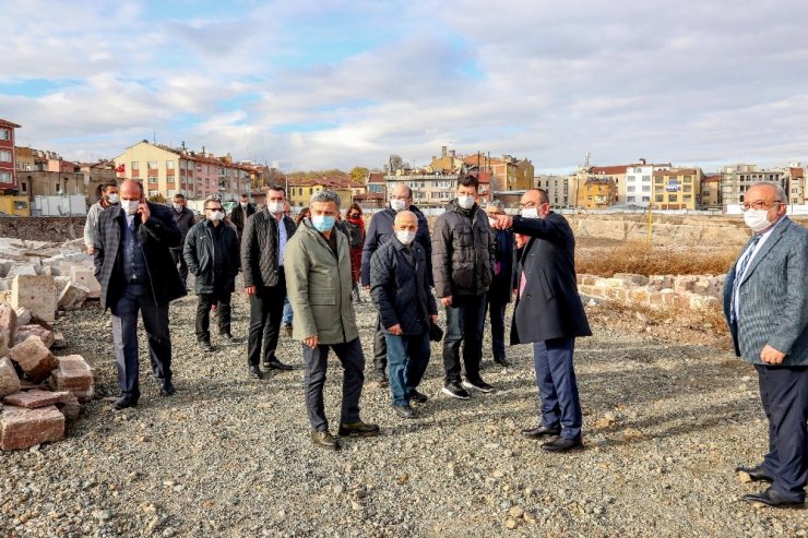 Başkan Kavuş, Şükran Mahallesi’nde incelemelerde bulundu