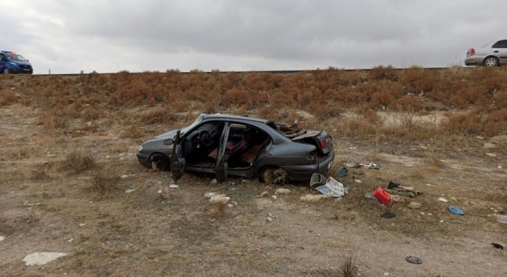Şarampole devrilen otomobilde 2 kişi yaralandı