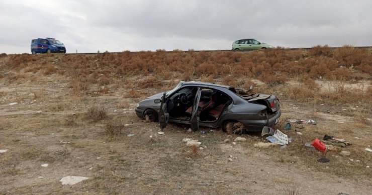 Şarampole devrilen otomobilde 2 kişi yaralandı